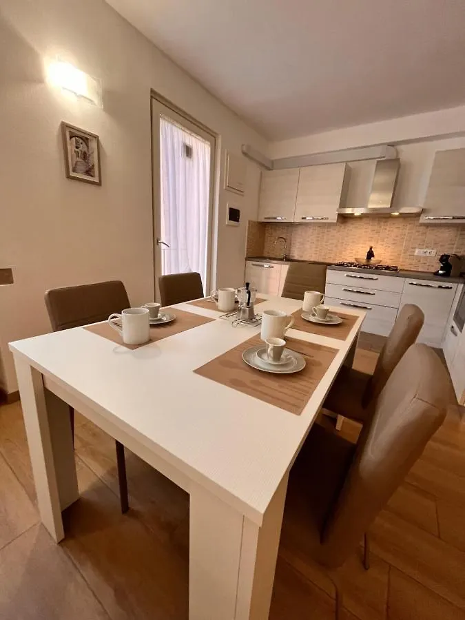 Casa Biba Lägenhet Torri Del Benaco